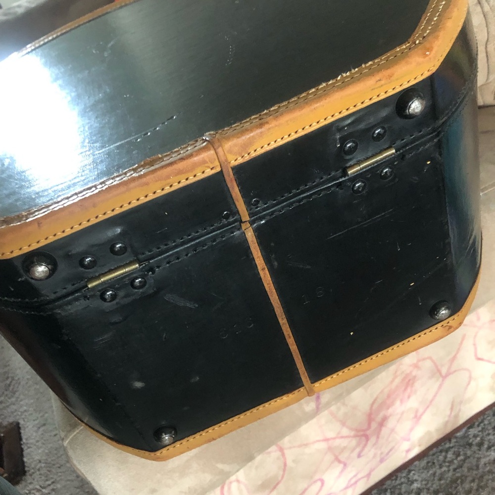 Large Antique Navy/Tan Leather Travel Hat Box ca 1919 - Picture 9 of 17